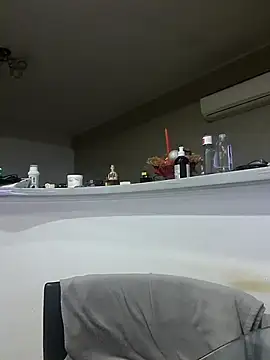 Snapshot of Milf_Abigail chatting on October 15, 2:14 am Milf Abigail online show from October 15, 2:14 am