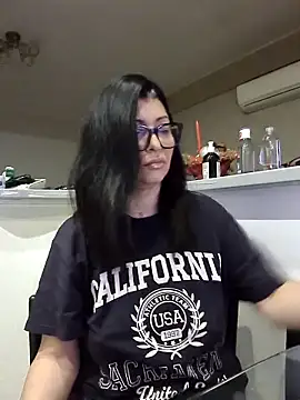 Snapshot of Milf_Abigail chatting on October 11, 1:43 am Milf Abigail online show from October 11, 1:43 am