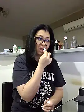 Snapshot of Milf_Abigail chatting on October 5, 2:16 am Milf Abigail online show from October 5, 2:16 am