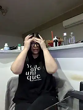 Snapshot of Milf_Abigail chatting on October 8, 1:10 am Milf Abigail online show from October 8, 1:10 am