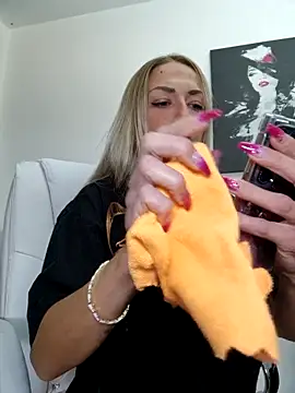 Snapshot of -Jeany- chatting on October 28, 7:25 am -Jeany- online show from October 28, 7:25 am