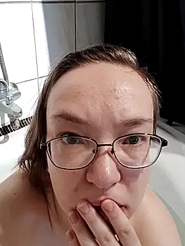 Isabella Geney online show from November 19, 12:38 pm