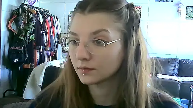 Snapshot of SweetyBabyDemon chatting on October 22, 2:33 pm SweetyBabyDemon online show from October 22, 2:33 pm