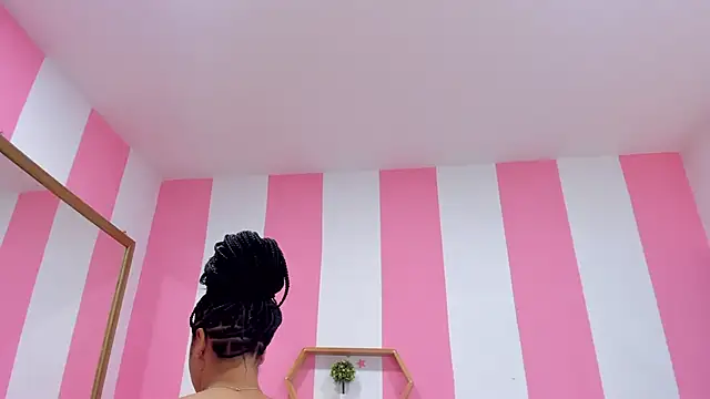 Snapshot of ISABELLA_020 chatting on October 8, 12:53 pm ISABELLA 020 online show from October 8, 12:53 pm