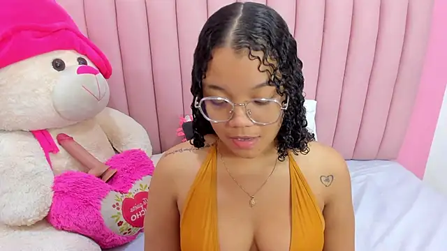 ISABELLA 020 online show from March 7, 1:18 pm