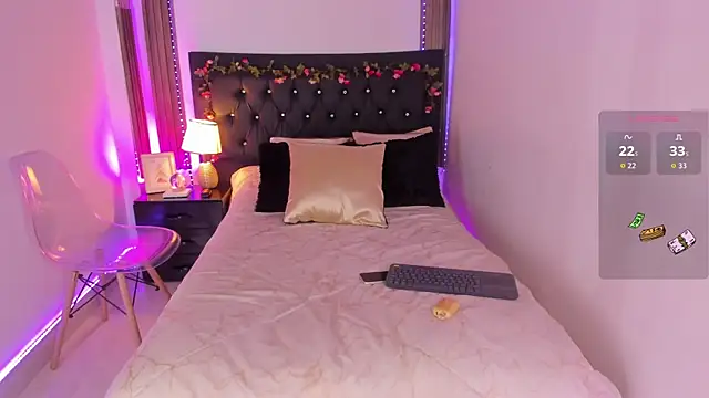 coralsmith11 online show from July 14, 7:40 pm