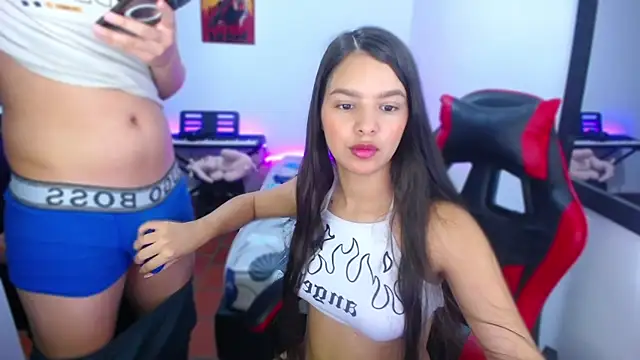 jessi and boy online show from November 13, 4:17 pm