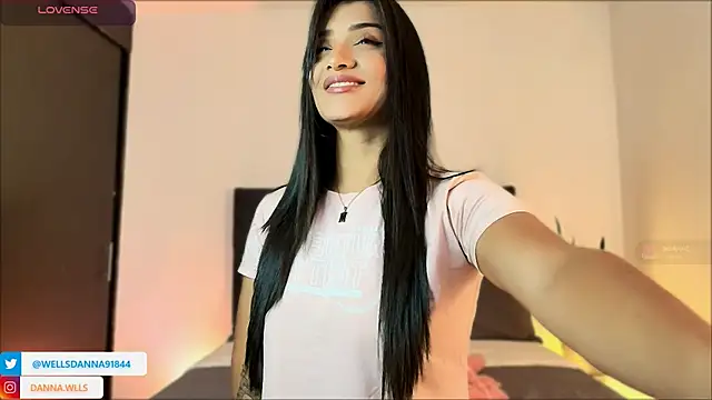 Snapshot of Dannawells chatting on October 15, 10:29 am Dannawells online show from October 15, 10:29 am