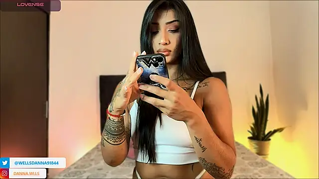 Snapshot of Dannawells chatting on October 10, 6:46 pm Dannawells online show from October 10, 6:46 pm