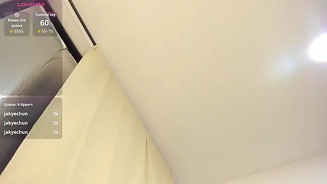 Kylie2211 online show from March 27, 8:26 am