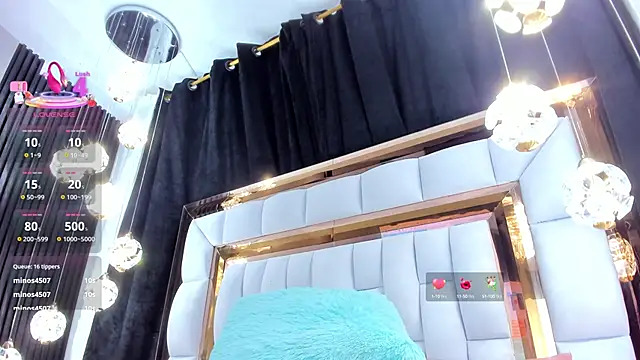 Snapshot of SarayRoyse chatting on October 10, 8:25 pm SarayRoyse online show from October 10, 8:25 pm