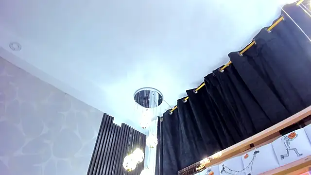 Snapshot of SarayRoyse chatting on October 31, 7:40 pm SarayRoyse online show from October 31, 7:40 pm