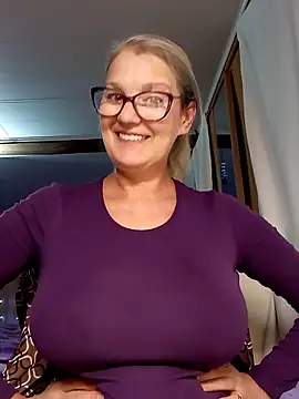 irinamaux online show from October 15, 6:49 am