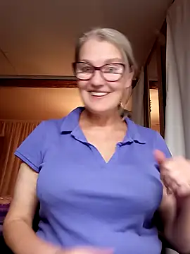 irinamaux online show from October 5, 3:28 pm