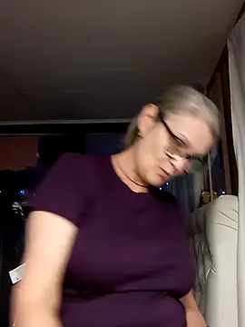 irinamaux online show from October 22, 6:24 pm