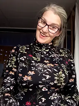 irinamaux online show from September 28, 5:25 am