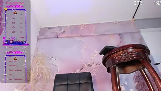 VALERIAQUEENTS online show from October 22, 1:27 pm