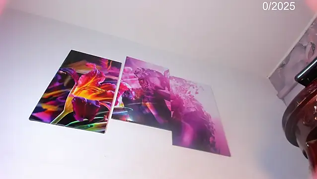 VALERIAQUEENTS online show from October 17, 1:25 pm