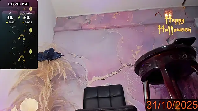 VALERIAQUEENTS online show from October 31, 1:48 pm