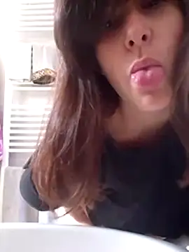 laragazzadisibinita online show from October 27, 8:54 am