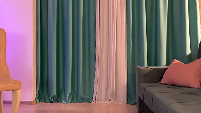 Snapshot of UrGoddessJenny chatting on September 20, 3:43 pm UrGoddessJenny online show from September 20, 3:43 pm