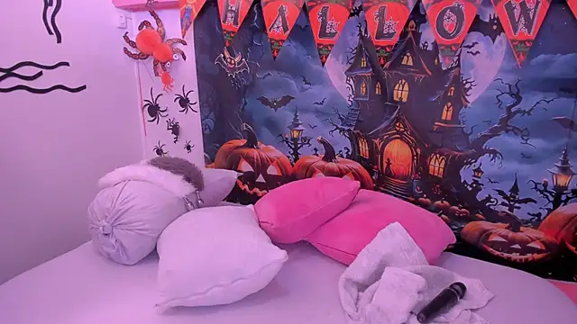 Snapshot of charlotte-11 chatting on October 22, 4:34 pm charlotte-11 online show from October 22, 4:34 pm