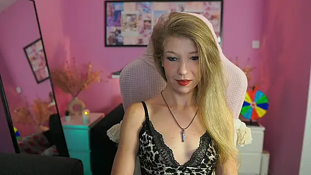 Snapshot of missicute chatting on September 28, 4:45 pm missicute online show from September 28, 4:45 pm