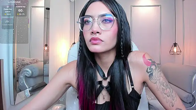 Snapshot of AzuraKindong chatting on October 1, 7:41 pm AzuraKindong online show from October 1, 7:41 pm