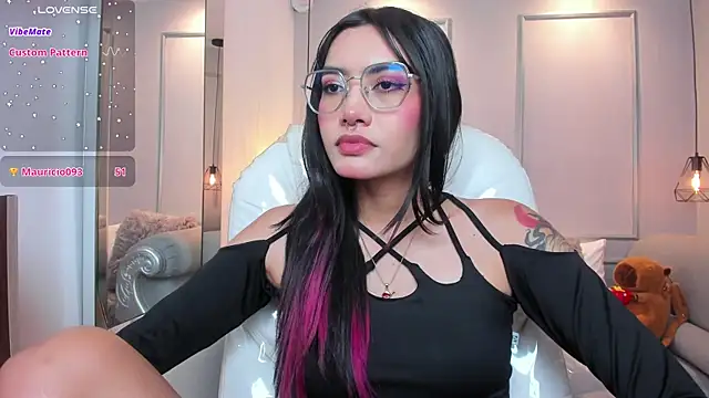 Snapshot of AzuraKindong chatting on October 9, 8:02 pm AzuraKindong online show from October 9, 8:02 pm