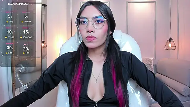 Snapshot of AzuraKindong chatting on September 24, 7:24 pm AzuraKindong online show from September 24, 7:24 pm