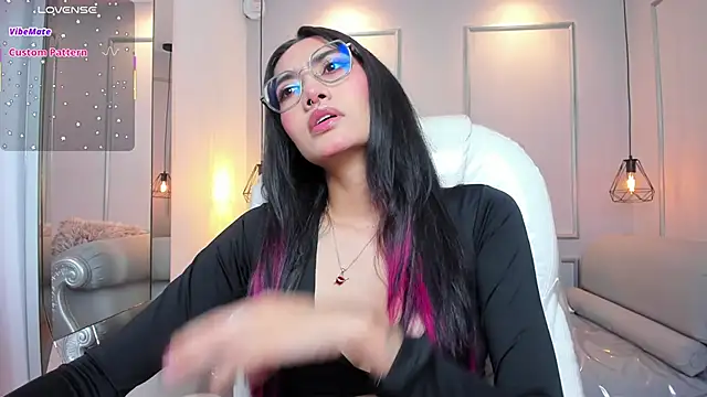 Snapshot of AzuraKindong chatting on October 27, 7:19 pm AzuraKindong online show from October 27, 7:19 pm