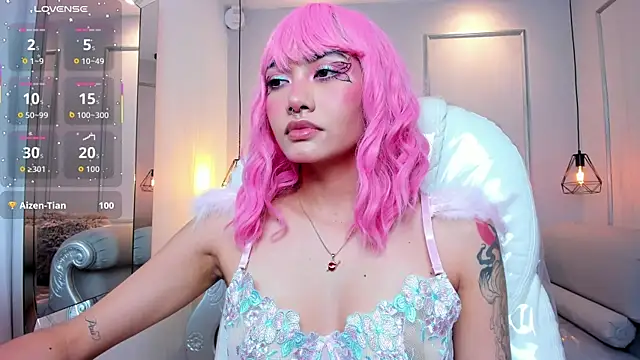 Snapshot of AzuraKindong chatting on October 31, 8:13 pm AzuraKindong online show from October 31, 8:13 pm