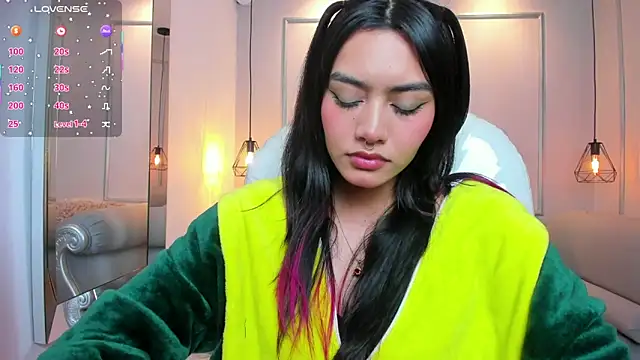 Snapshot of AzuraKindong chatting on October 16, 7:38 pm AzuraKindong online show from October 16, 7:38 pm