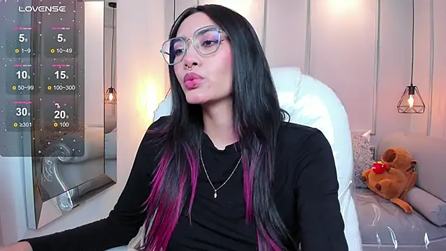 Snapshot of AzuraKindong chatting on September 26, 7:44 pm AzuraKindong online show from September 26, 7:44 pm