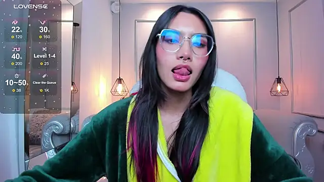 Snapshot of AzuraKindong chatting on September 18, 7:45 pm AzuraKindong online show from September 18, 7:45 pm