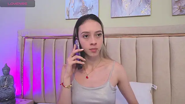 Snapshot of sophiia_grey_1 chatting on September 9, 9:47 pm sophiia grey 1 online show from September 9, 9:47 pm