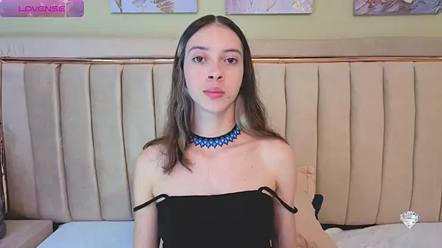 Snapshot of sophiia_grey_1 chatting on October 25, 10:16 pm sophiia grey 1 online show from October 25, 10:16 pm