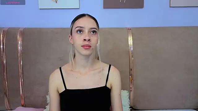 Snapshot of sophiia_grey_1 chatting on September 22, 8:51 pm sophiia grey 1 online show from September 22, 8:51 pm