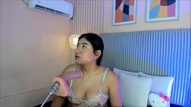 Snapshot of hottie_mine_ chatting on October 16, 11:35 am hottie mine online show from October 16, 11:35 am
