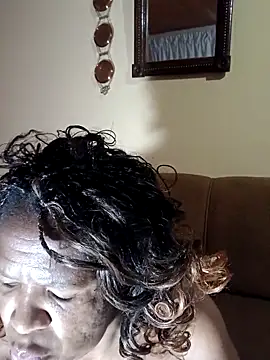 Snapshot of TALLNSEXY48 chatting on October 16, 12:24 am TALLNSEXY48 online show from October 16, 12:24 am