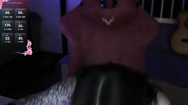 Snapshot of prettybones chatting on November 1, 3:43 am prettybones online show from November 1, 3:43 am