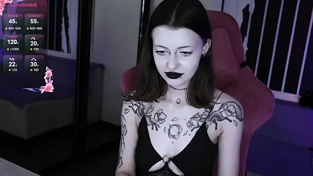 Snapshot of prettybones chatting on October 21, 10:36 pm prettybones online show from October 21, 10:36 pm