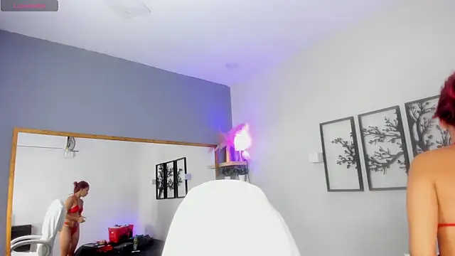 scarlett johs online show from October 14, 11:24 am