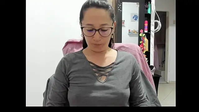 emilypoppy3 online show from March 27, 9:26 pm