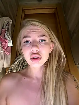 Snapshot of NewLale chatting on September 21, 3:27 am NewLale online show from September 21, 3:27 am