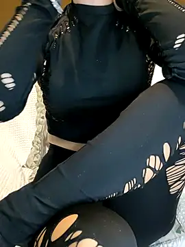 Snapshot of Melody87 chatting on October 30, 12:35 am Melody87 online show from October 30, 12:35 am