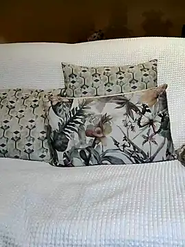 Snapshot of Melody87 chatting on October 9, 10:25 pm Melody87 online show from October 9, 10:25 pm