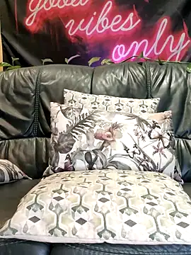 Snapshot of Melody87 chatting on October 23, 11:44 pm Melody87 online show from October 23, 11:44 pm