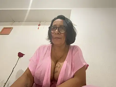 sweeviolet online show from April 14, 3:56 pm