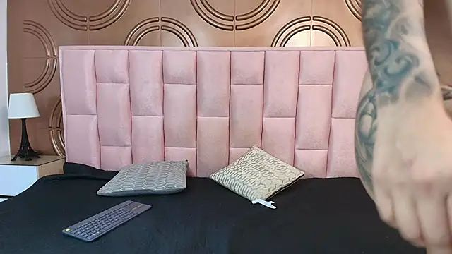 emmily keller19 online show from April 4, 1:32 pm